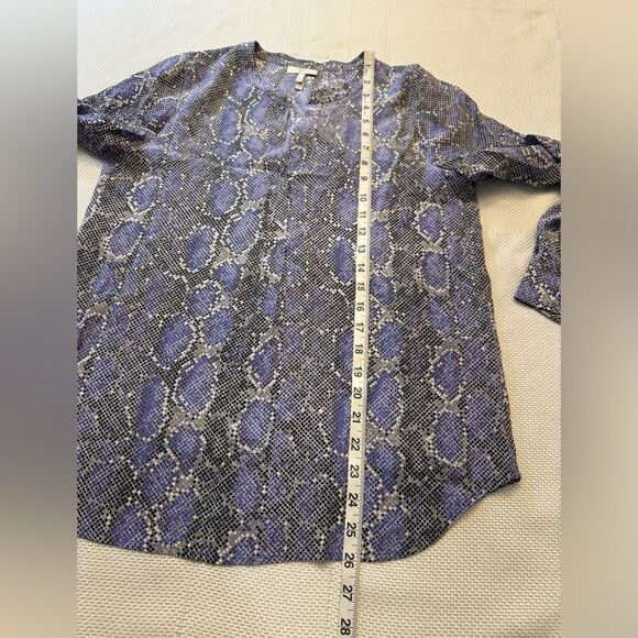 Beautiful lavender snake print silk blouse by joie in size small Business - Picture 7 of 11